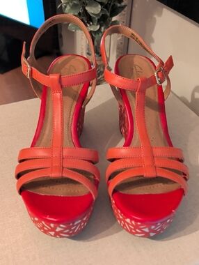 T-Strap Platform Sandals - Women's